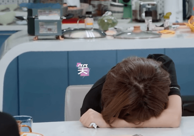 马董|心动4：“方陈式CP”感情升温，女三喂男二牛排，马董都看酸了