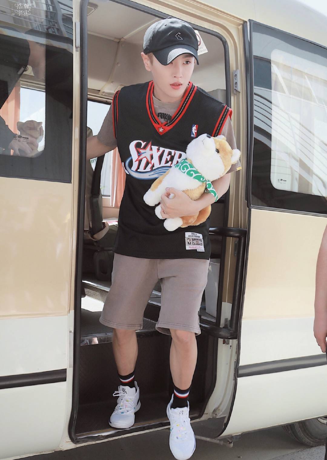 健美裤|今年这款“百慕大短裤”火了，周迅用它撑气场，肯豆用它凹造型