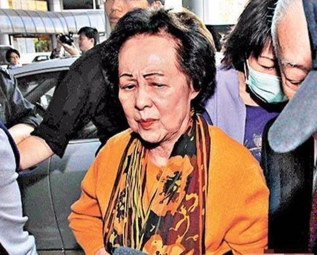 生活|38岁嫁千亿富豪不想生娃，婆婆直言：豪门不留人！41岁高龄生儿子