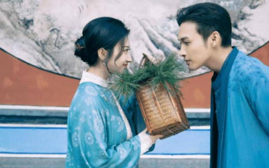 黄杨钿甜和艾米谁大 4b55d93d2ad94120a4b2b6e66c4901da.jpeg