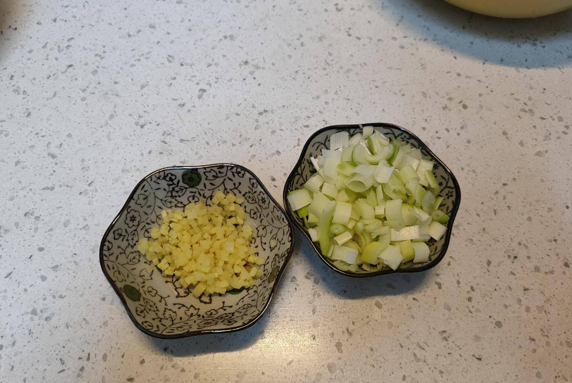 包子|周末做两锅牛肉馅包子,表皮暄软馅料香,平时做早餐吃,真不错