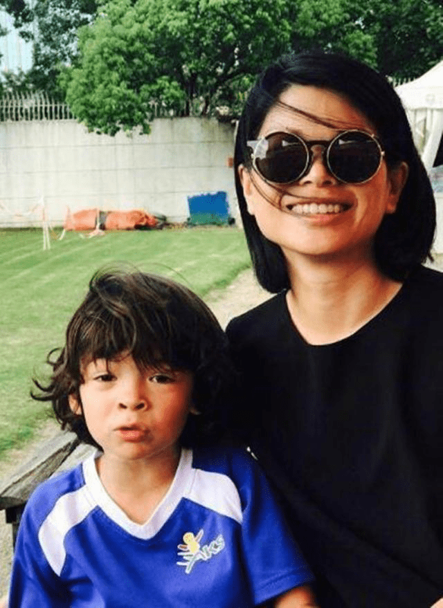 原创中国著名丑模吕燕和法国富豪一见钟情生混血儿子现状如何