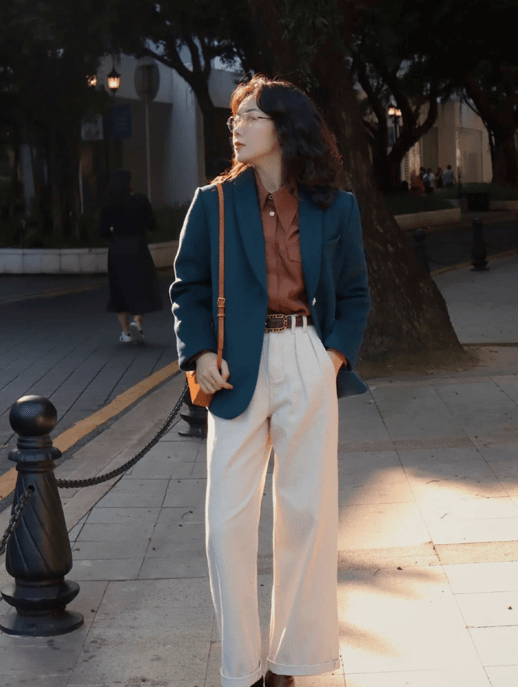 年代|孙芮侧颜好绝美，似小时候挂历写真，复古港风也能艳丽成熟小妩媚