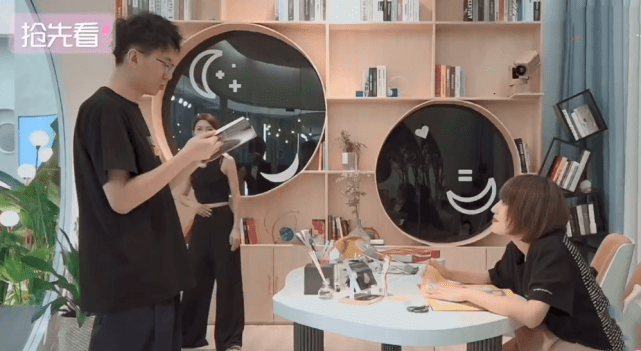 马董|心动4：“方陈式CP”感情升温，女三喂男二牛排，马董都看酸了