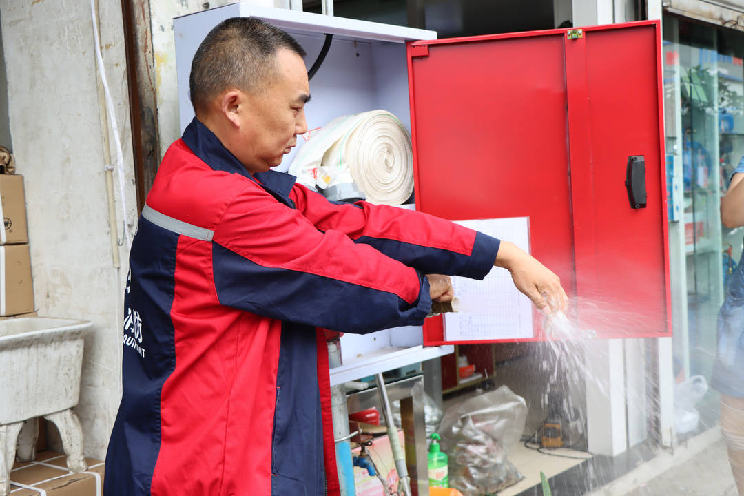 胜捷消防对金府机电城开展消防检测工作!