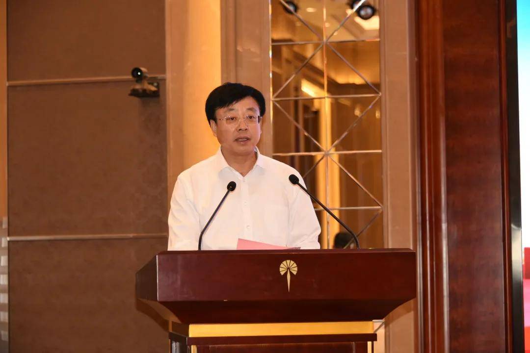 李东,胡海华代表校企双方分别致辞.