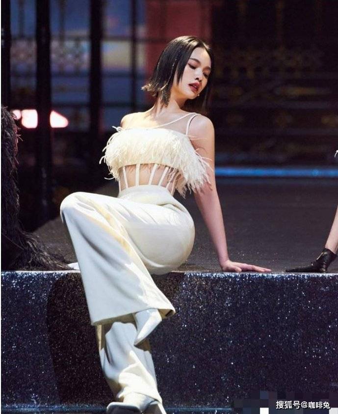 女神|杨丞琳的时尚复古搭配，令人惊叹不已，原来是时尚女神