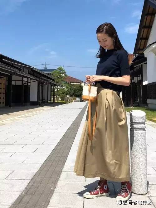 美貌|青春不能没有帆布鞋，时尚又舒适好看又不贵，时尚穿搭必备！