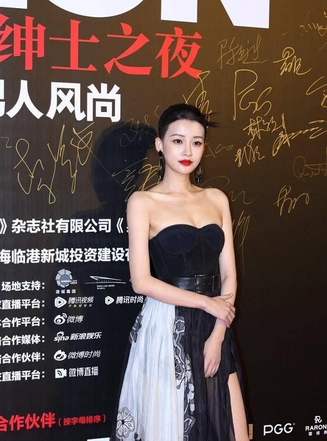 形象|孙怡真是“又野又纯”，辣妹造型很有个性，不规则时尚更高级