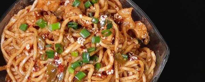 加入适量|简单又好吃的懒人面条做法,用它做早餐简单又好吃,1煮1拌就上桌