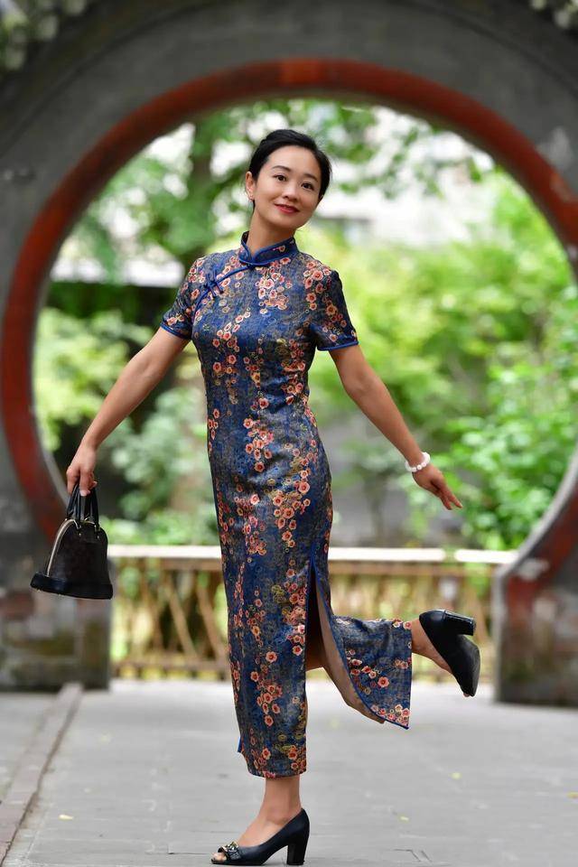 女人|旗袍是女人最美丽的相遇，穿旗袍的女人，古朴端庄典雅，秀外慧中