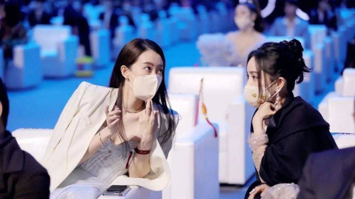 因为|50亿票房，张小斐走上神坛，中国电影，摊上好事了吗？？