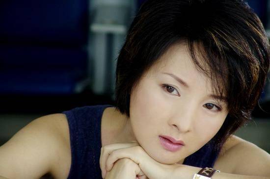 1994年,她参演张国荣版的《夜半歌声》,在一段戏中戏里,她饰演朱丽叶