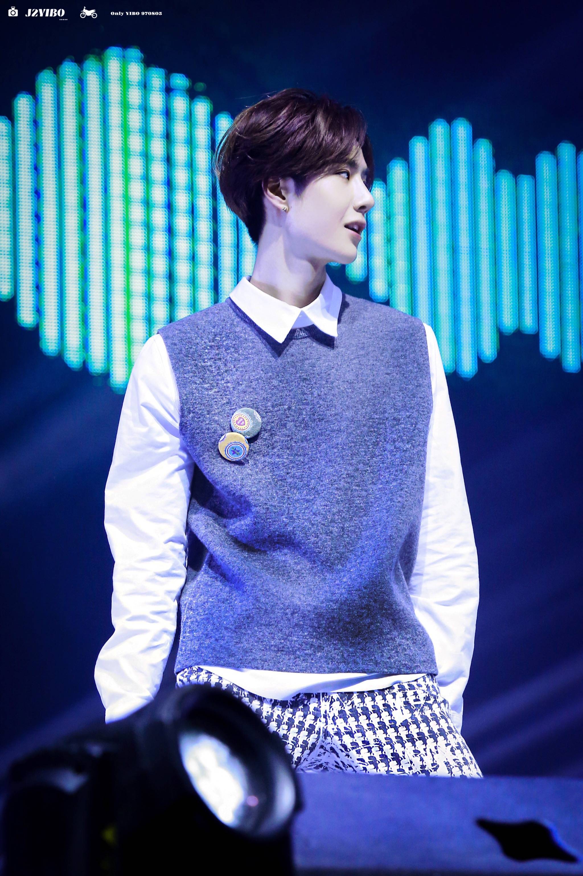 色调|当酷盖王一博与温柔针织衫碰撞，最经典时髦的5种穿法，可A可奶