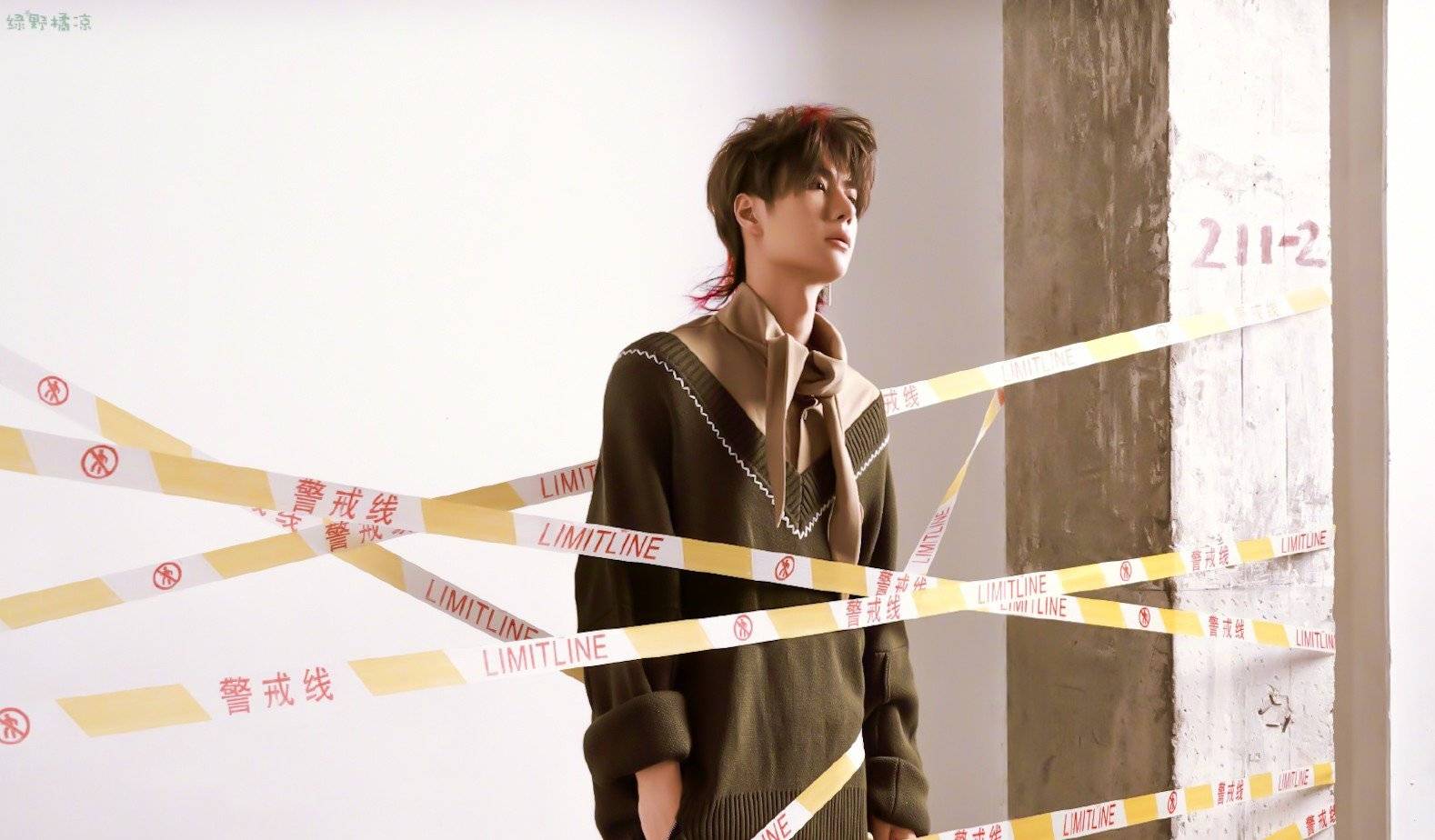 色调|当酷盖王一博与温柔针织衫碰撞，最经典时髦的5种穿法，可A可奶