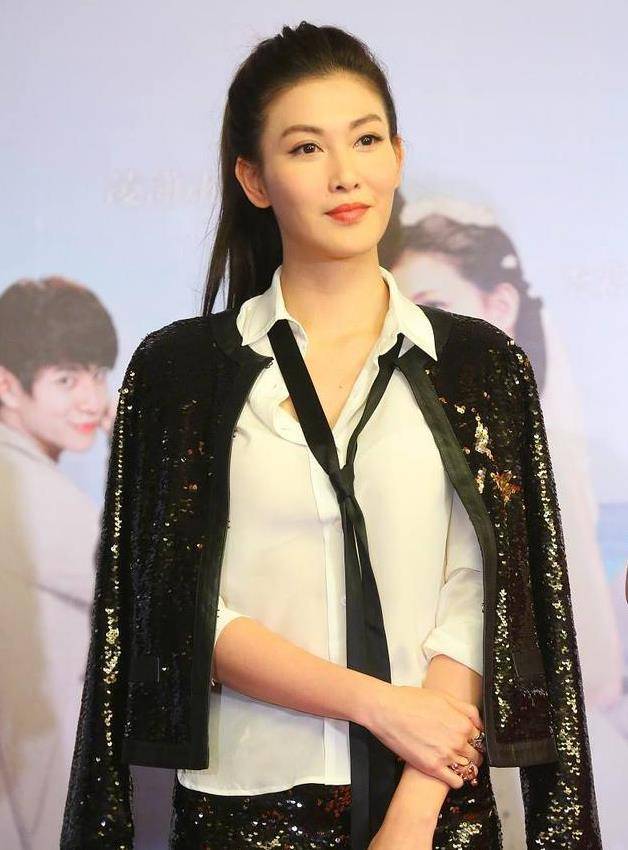 她刚出道就走上事业巅峰,因拍戏被打留下后遗症,如今活成这样_江祖平