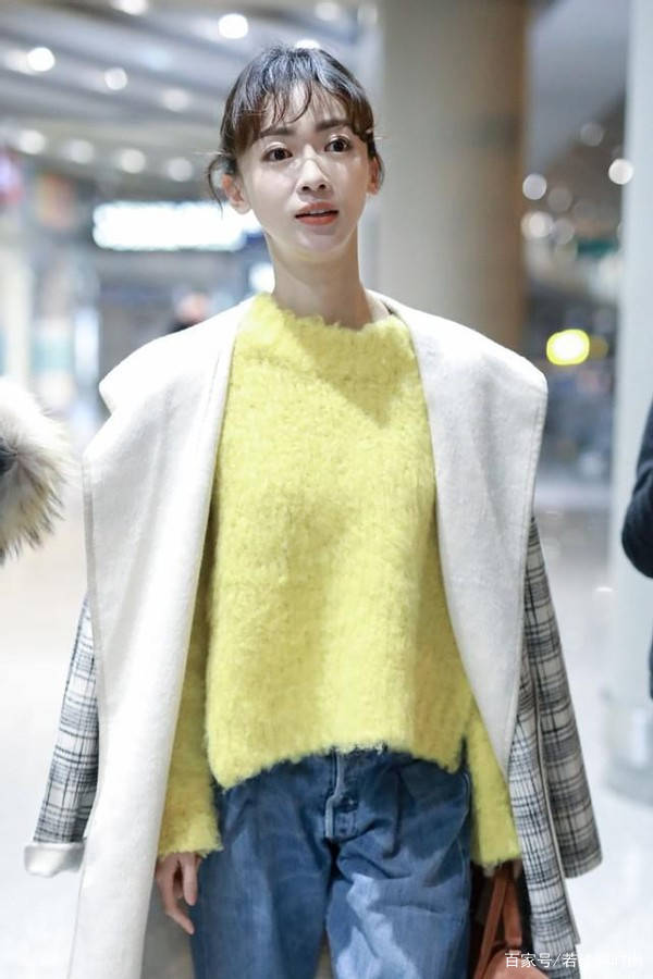 服装|吴谨言的气质太让人佩服了，明明穿得这么优雅，看起来还是呆呆的