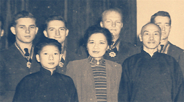 孔令伟被龙云儿子调戏，双方拔枪互射，却为何都不敢瞄准对方？_龙绳曾