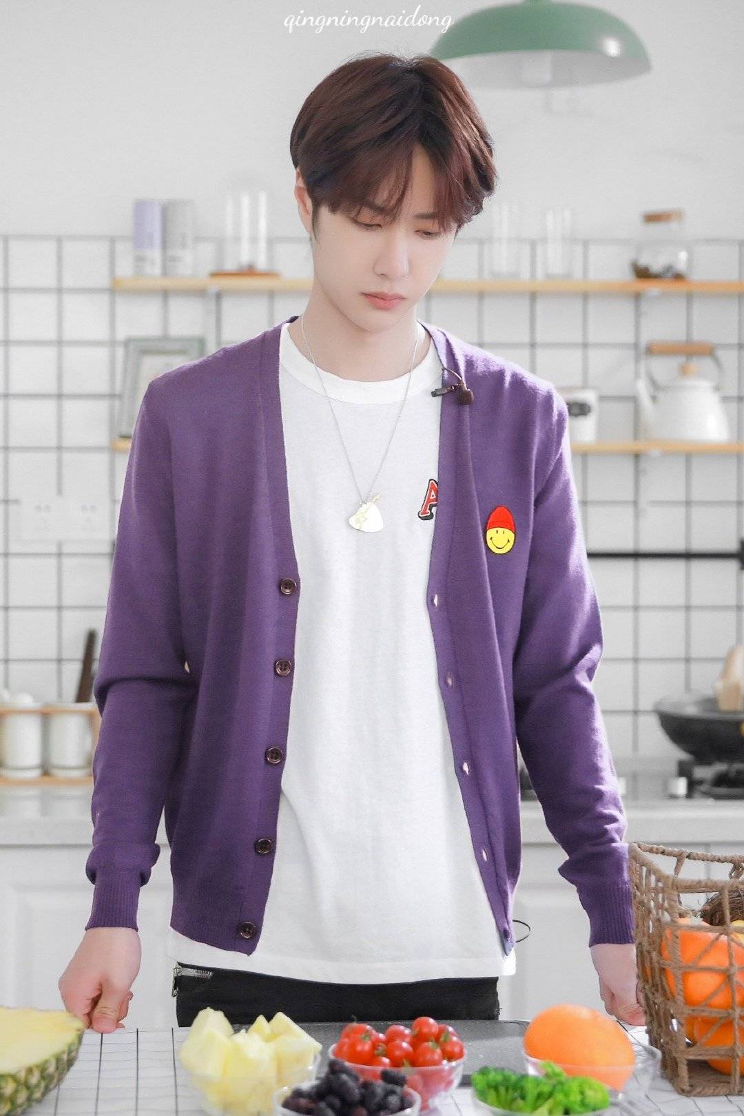 色调|当酷盖王一博与温柔针织衫碰撞，最经典时髦的5种穿法，可A可奶