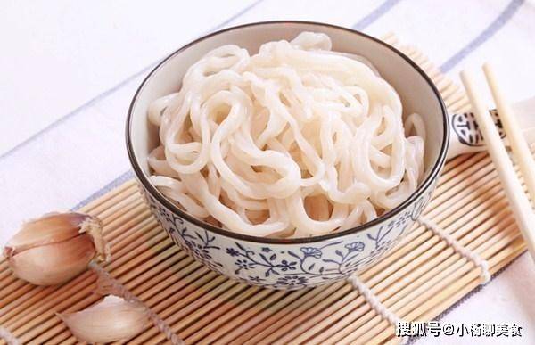 米粉是凉水还是热水煮熟 df23b497ad92440aad0fd3f6feeeb51b.jpeg