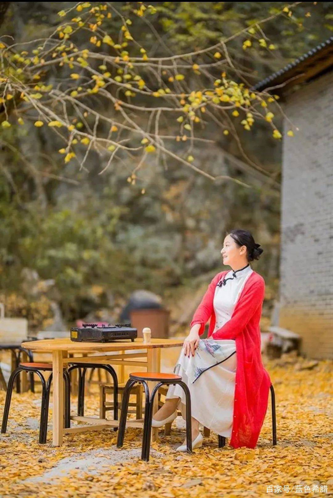 气质|拍出落落大方气质照,6个姿势学起来,中年青年女性拍照都适用
