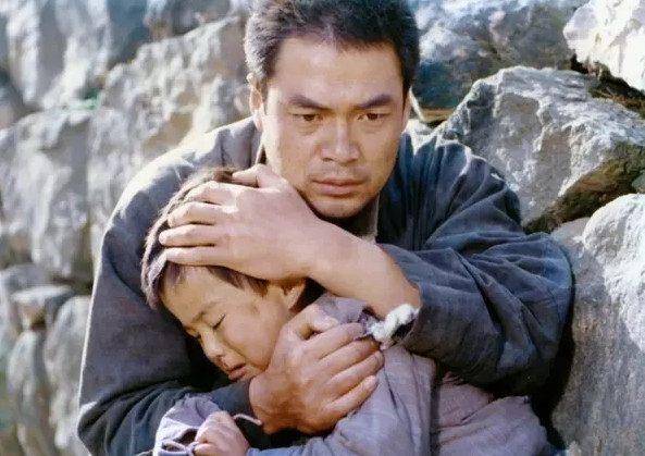 1991年,尤勇参演电影《清凉寺的钟声》饰哑巴儿子葫芦,真实本分出演为