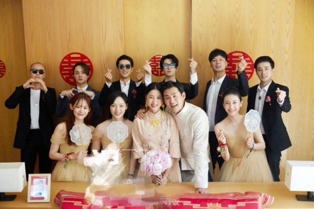王彦霖艾佳妮大婚 夫妻俩穿中式礼服喜气满满 伴郎团阵容曝光 恋情