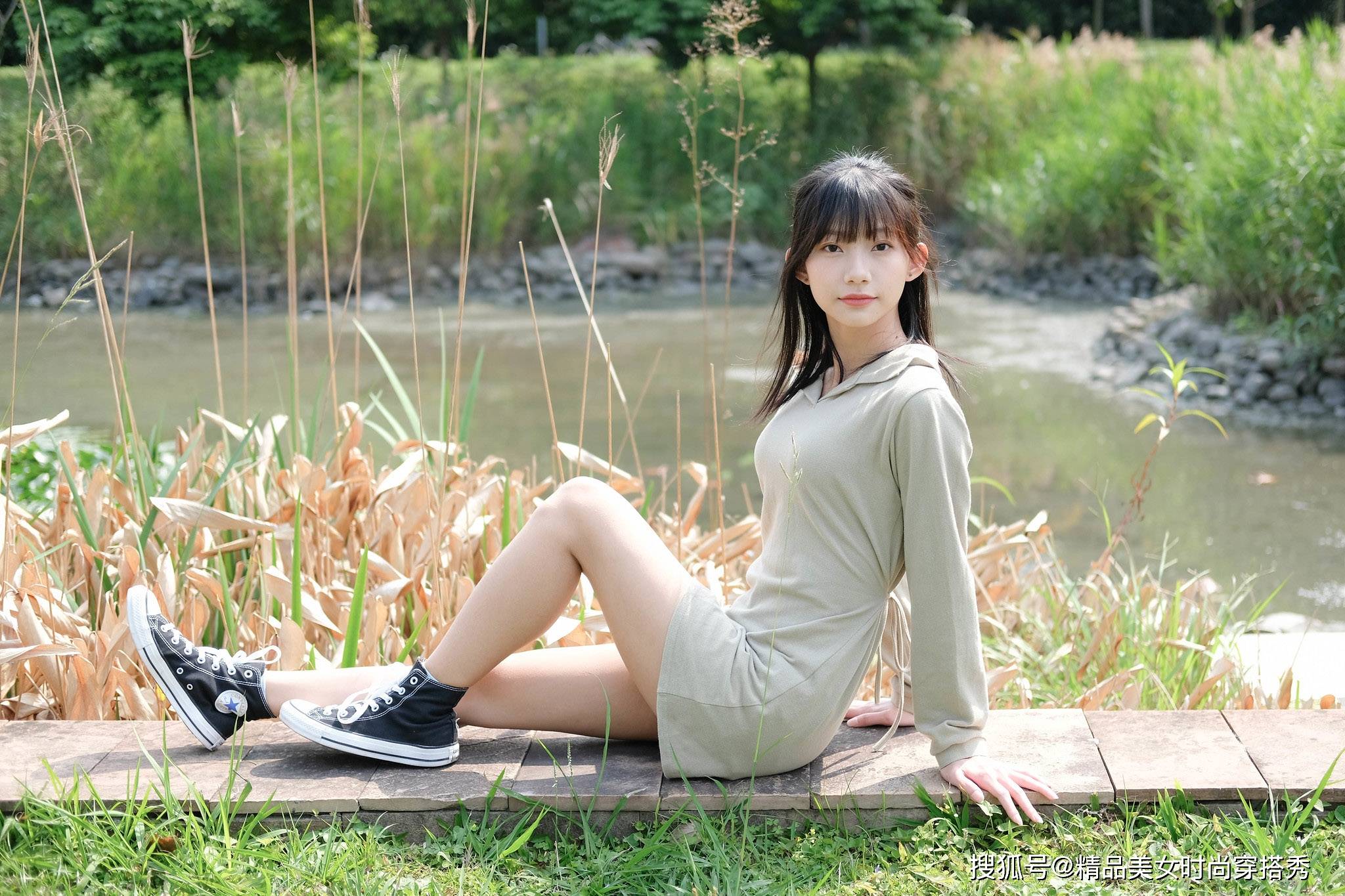 小高|针织运动款的时髦连衣裙,舒适的休闲感让你的青春气息尽情绽放