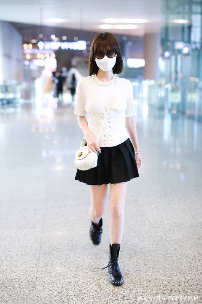 小白|30岁女人要避免“大妈感”，学明星的穿法，手把手教你如何扮嫩！