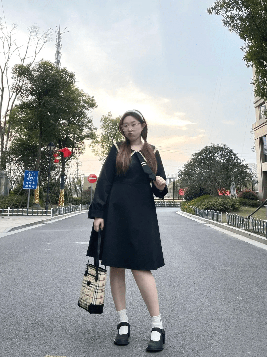 女生|适合微胖妹子的“裙装”穿搭：搭配这3件服装，打造迷人少女感
