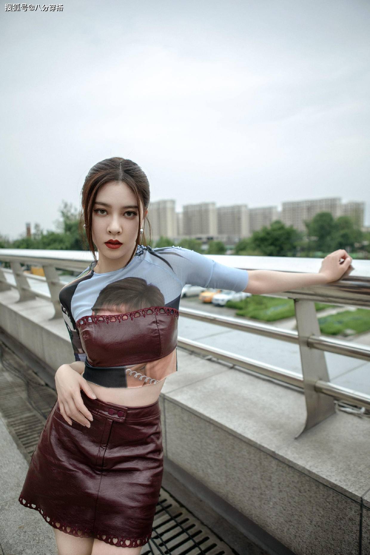 身材|宋妍霏和妈妈不愧是“神仙母女”，身穿姜黄色连衣裙，高级又贵气