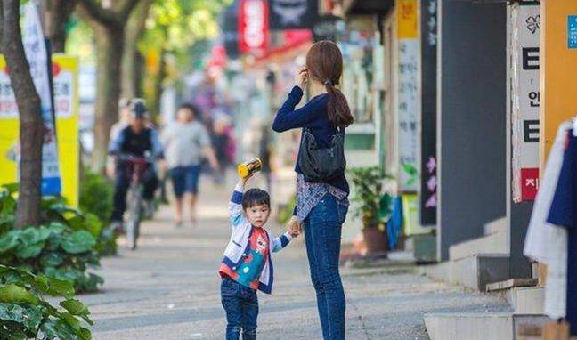 家长|二胎妈妈的烦心事：生二宝不糟心，糟心的是带娃需要“一拖二”