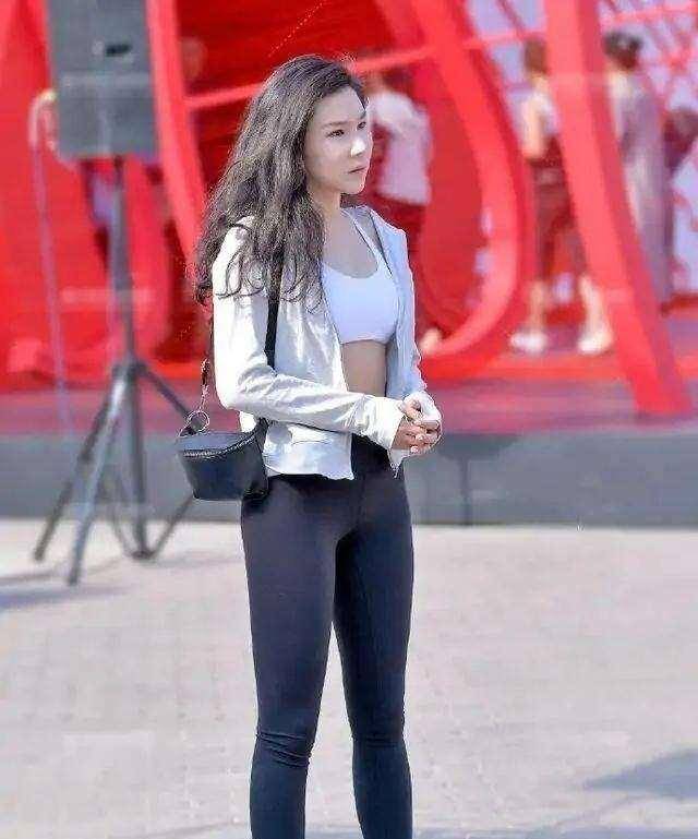 显得|连衣裙休闲甜美两不误,穿出自然风情,好看不土气