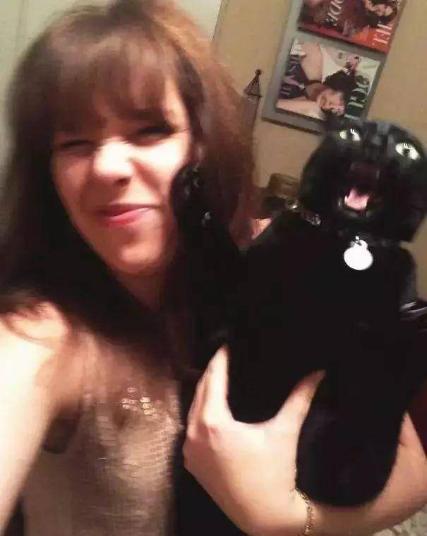 样子|主子对萌宠有几分嫌弃几分真爱？看合影就全知道了！