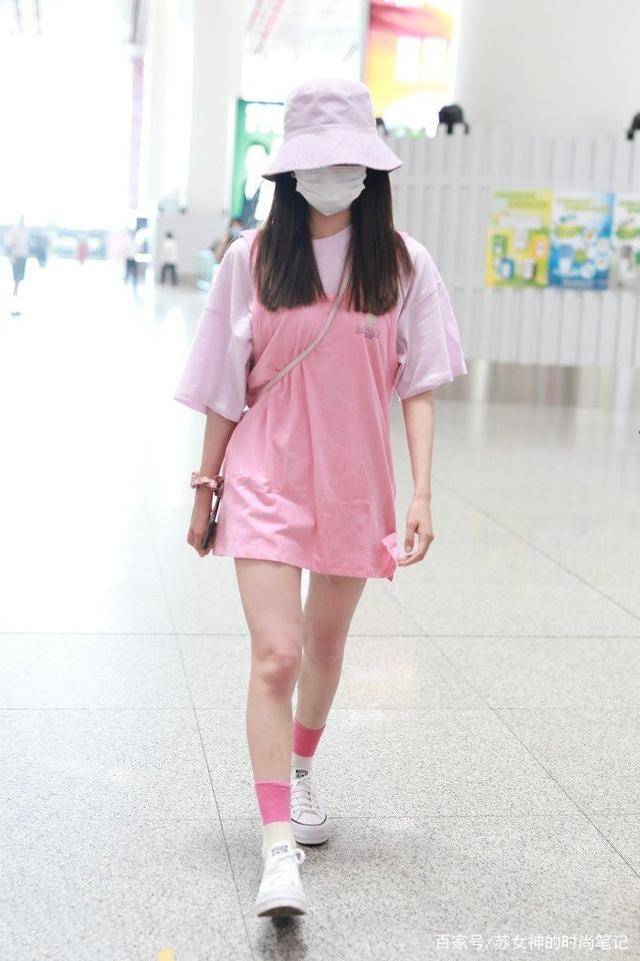 身材|“T恤+短裤”已经不流行了，今夏学下面明星这样穿，美的让人羡慕