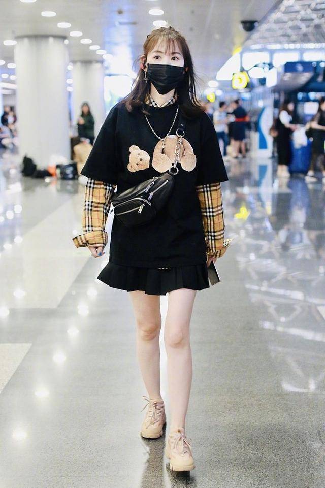 短裙|马蓉过得不错，三十多岁还把自己当少女，穿短裙不像当妈的人