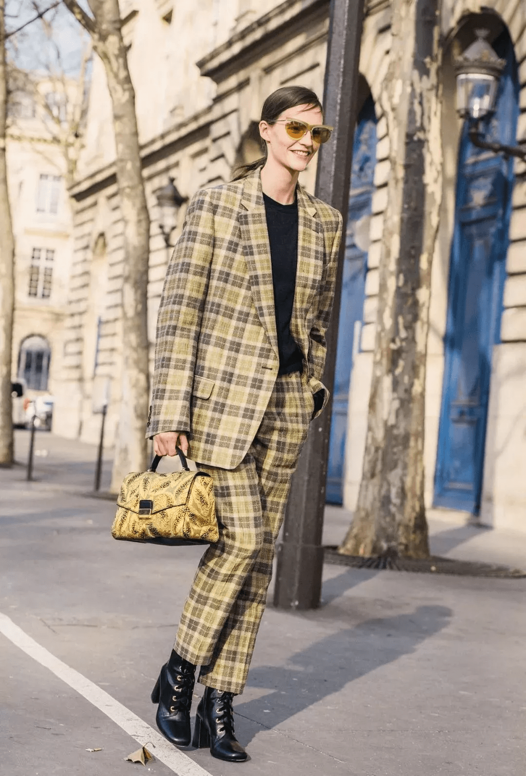 整体|深夏不要瞎打扮，瞧瞧今年最流行的“吸烟装”，洋气时髦还上档次