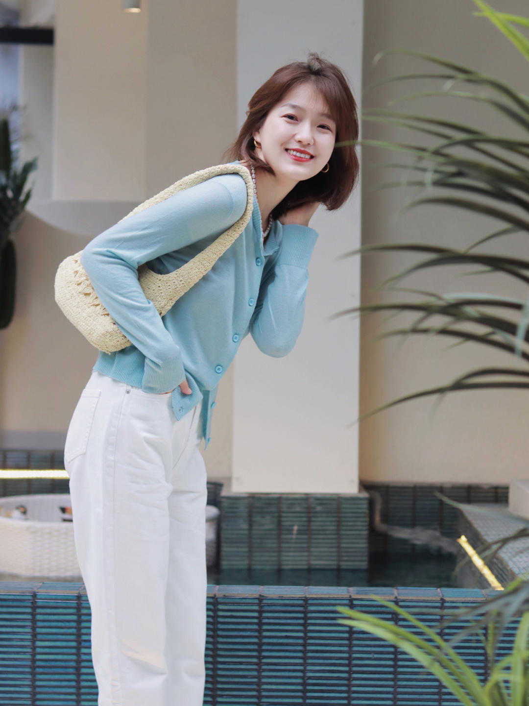 裤带|夏天穿牛仔裤，这四个款式上衣更符合，精致又耐看