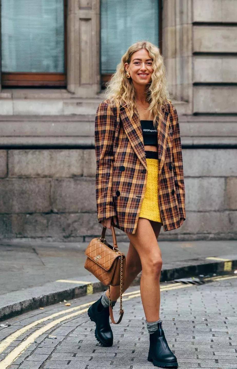 空间|奔四女人别穿大衣了,今年早夏流行这件外套,搭配裙子裤子都好看