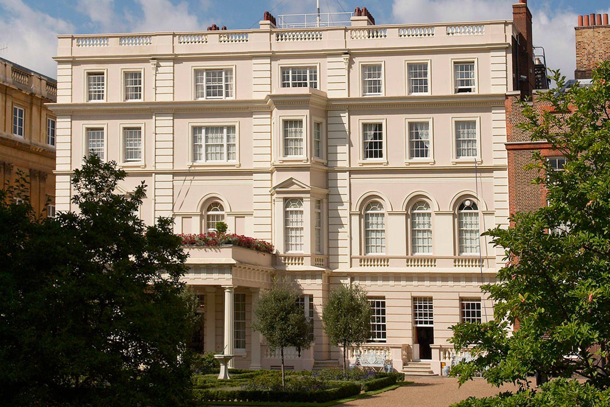 原创盘点英国王室7个豪华住所