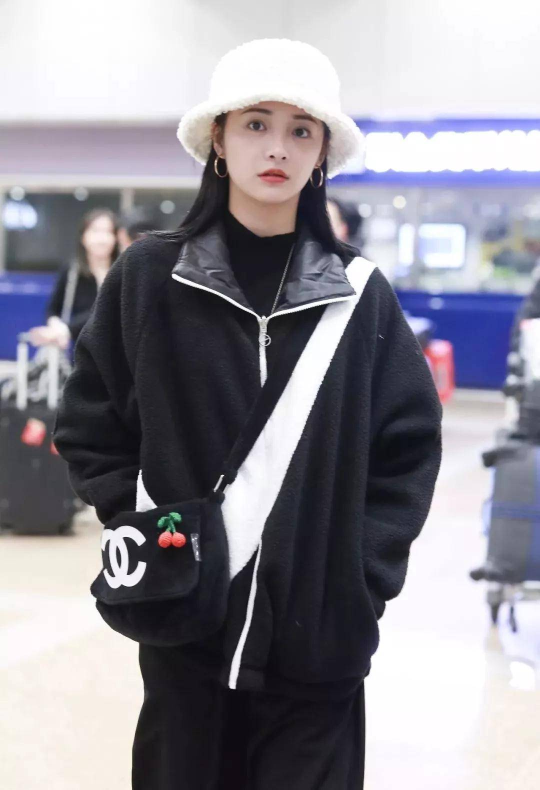 显得|火遍时尚圈的“羊羔绒”怎么穿最有范？试试这4件单品，保你满意