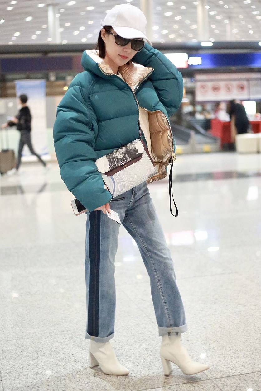 设计|扔掉你的大棉服吧！现在“齐腰羽绒服”正流行，明星都在穿！