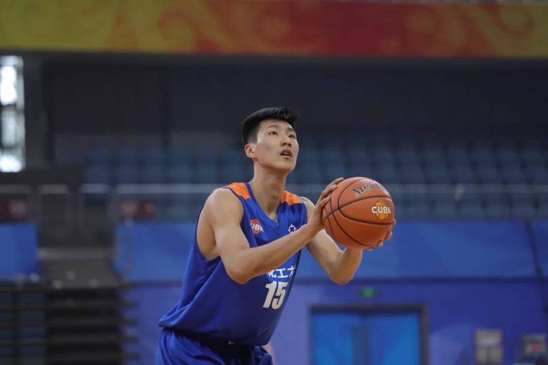 原创场均仅5 5,白拿800万顶薪!5场比赛只得4分,新疆男篮真有眼光