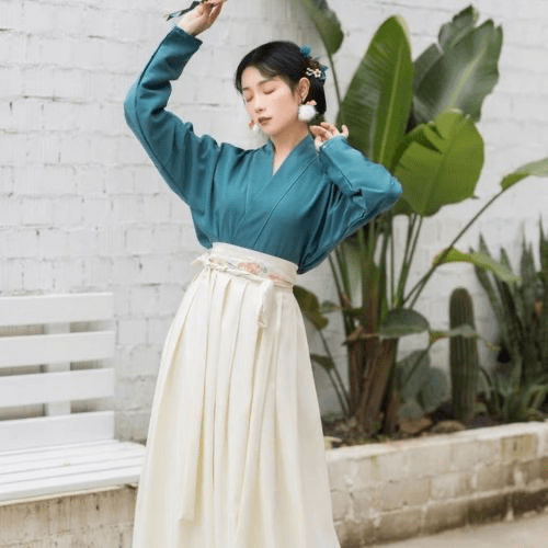 夏天|夏季穿汉服总是闷热不透气？试试这样混搭，既清凉又仙气十足！