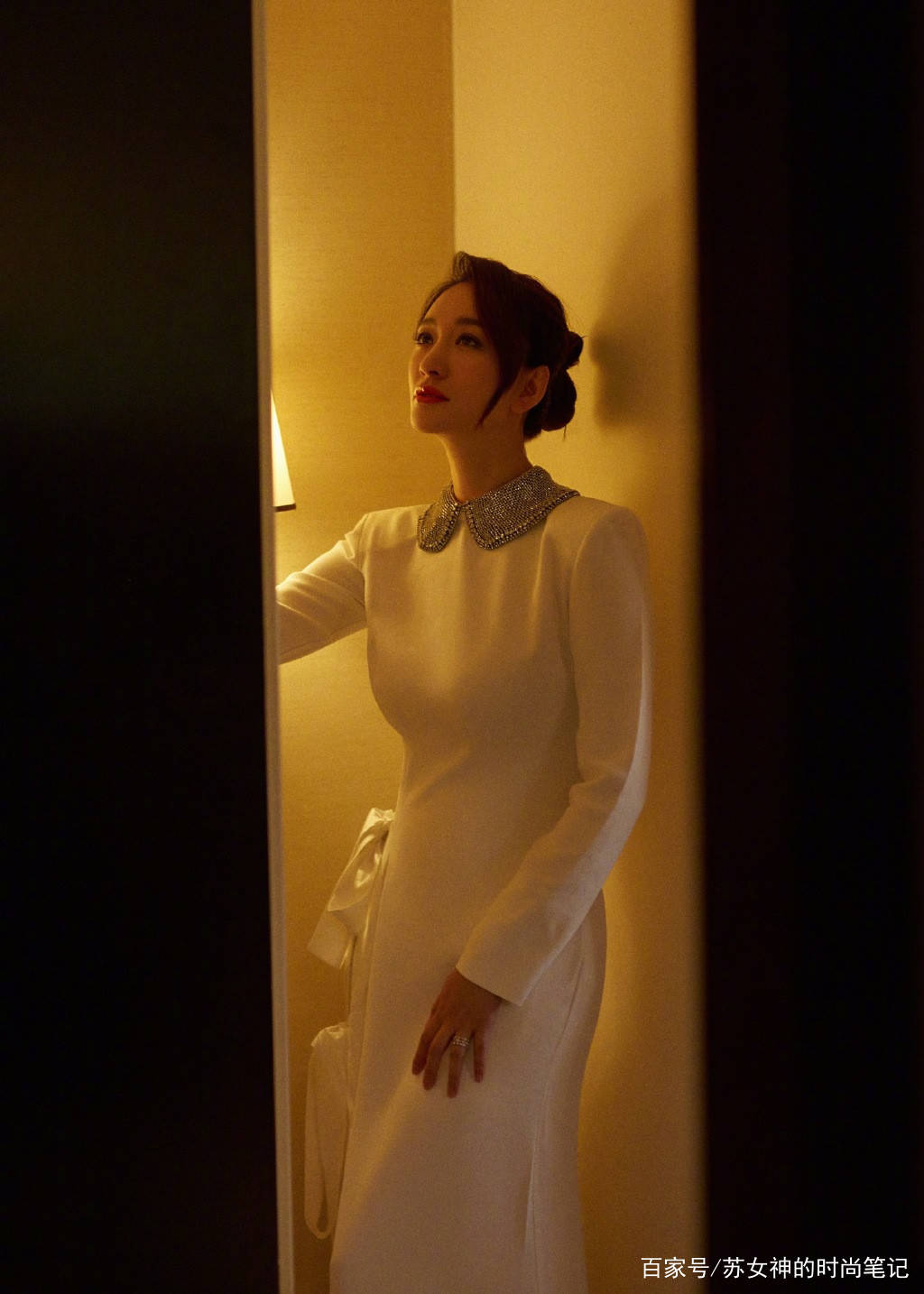 宫廷风|李小冉真不愧是时髦精！一身“液体西装”亮眼又吸睛，女王范十足