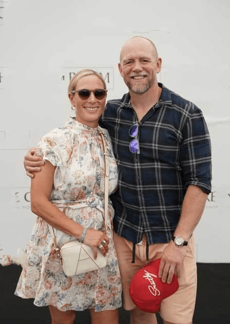 爱德华|英女王小儿媳观看F1大奖赛，粉色连衣裙减龄又贵气，大姑姐也现身