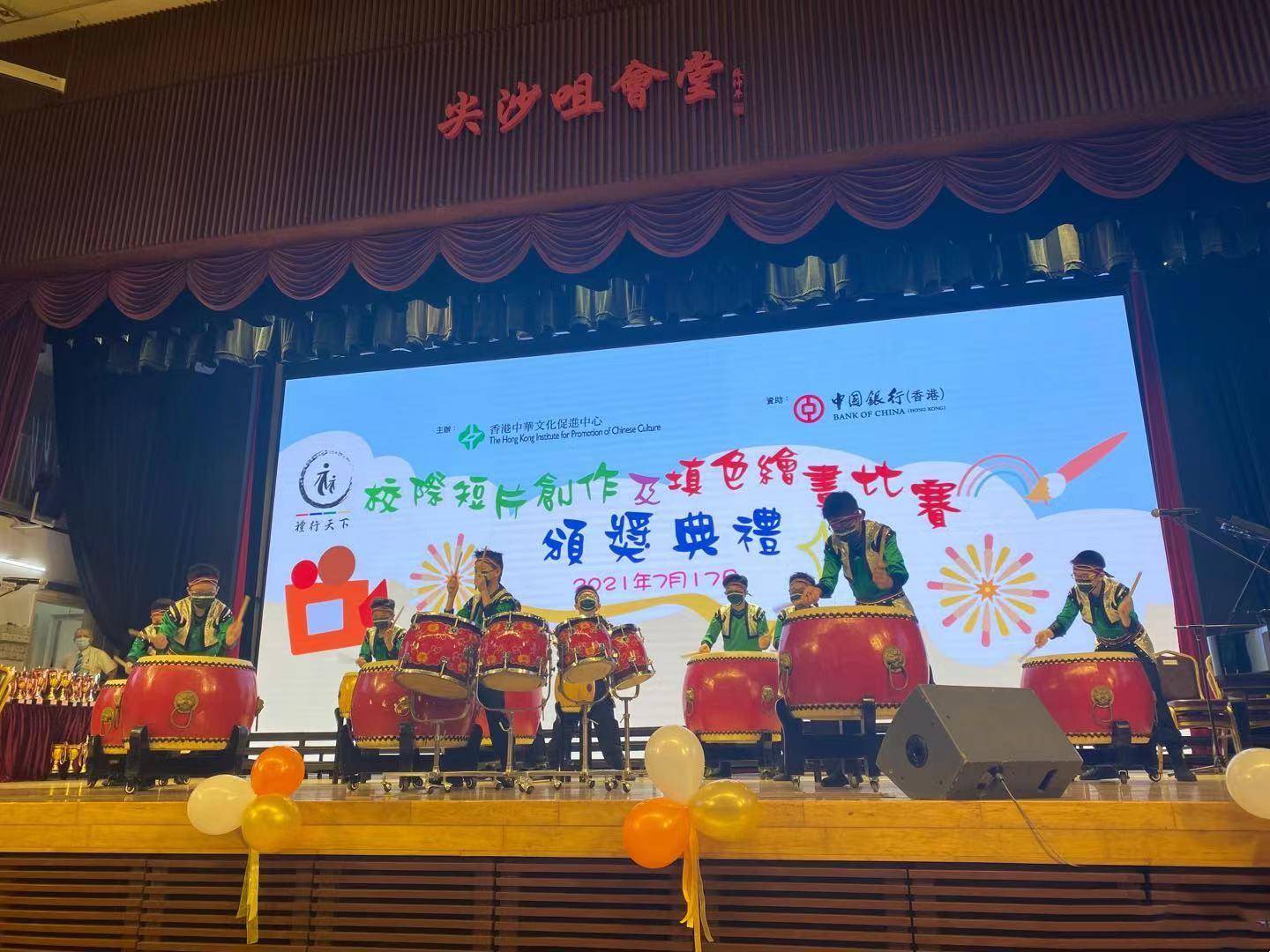 设计|郭晶晶晒照宣传中华文化，穿旗袍配凉鞋，衣着朴素不像豪门儿媳