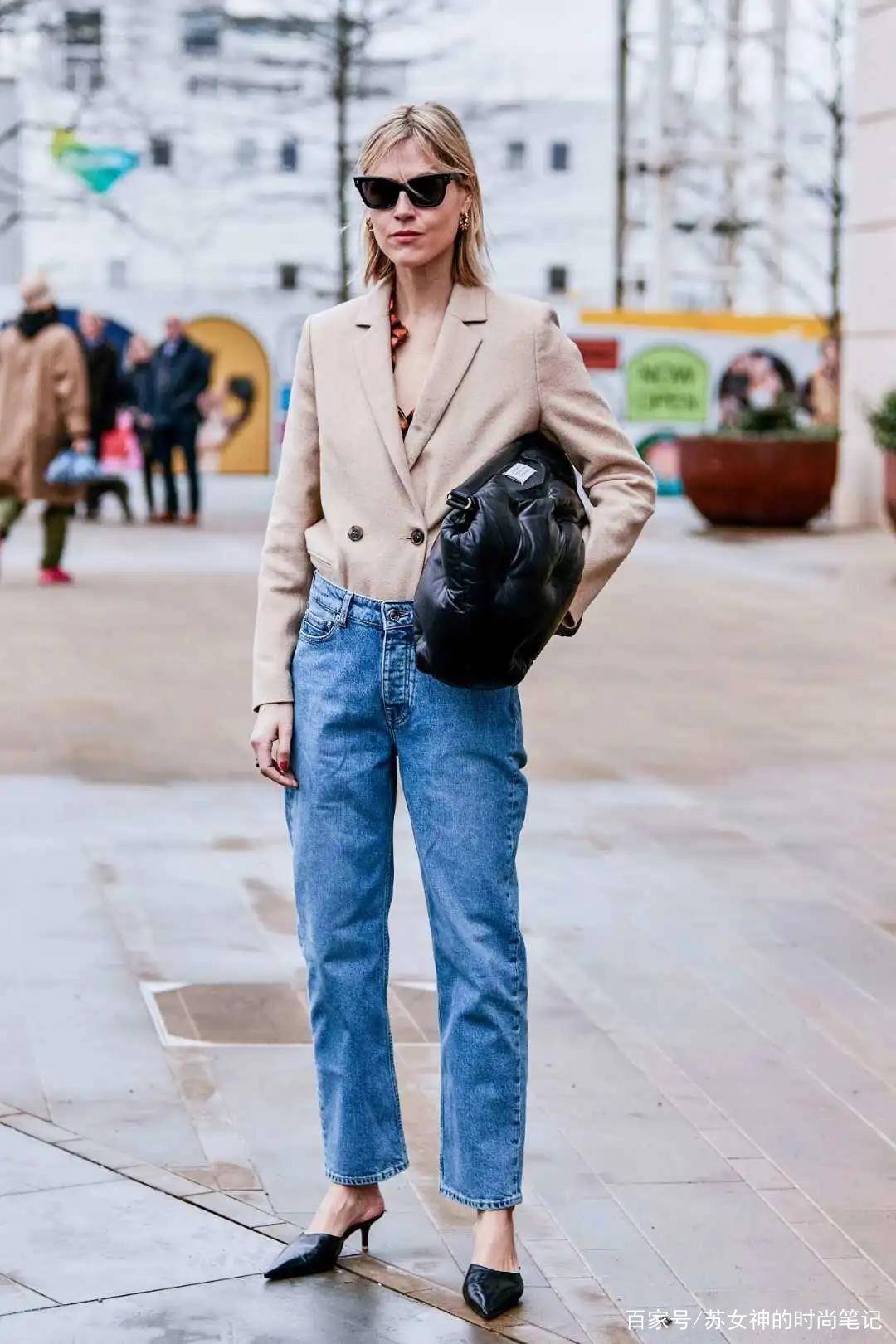 显高|“老爹鞋”已经凉凉了，今年流行这双鞋配牛仔裤，复古显高又时髦