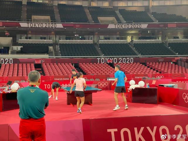 中國(guó)乒乓球隊(duì)|日本又搞“盤(pán)外招”！劉國(guó)梁腳步丈量場(chǎng)地，明顯變小騙不了小諸葛