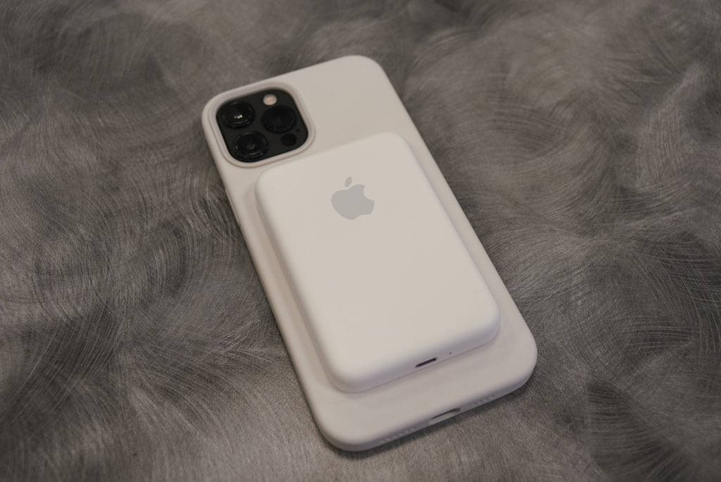 电池|苹果MagSafe外接电池实拍图：厚，但能充AirPods